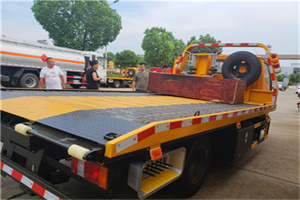 甘德附近拖车电话号码服务